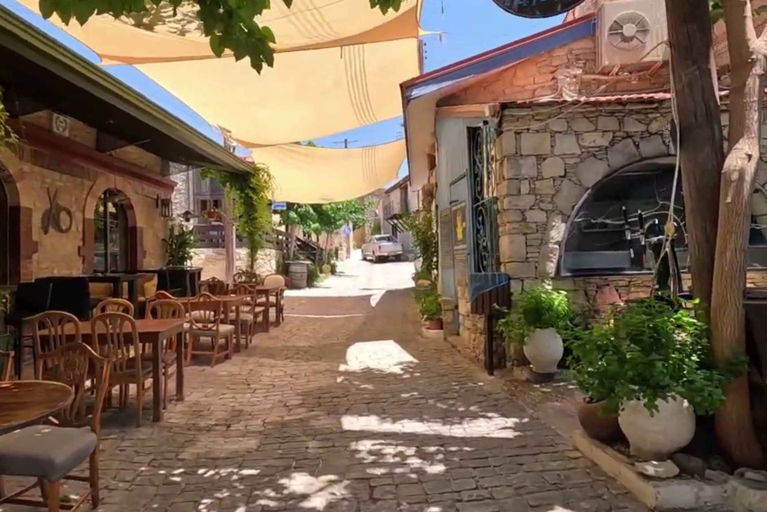 PÁFOKSESTA: Tutustu aidon Troodoksen charmiin nelivetoisella jeepillä