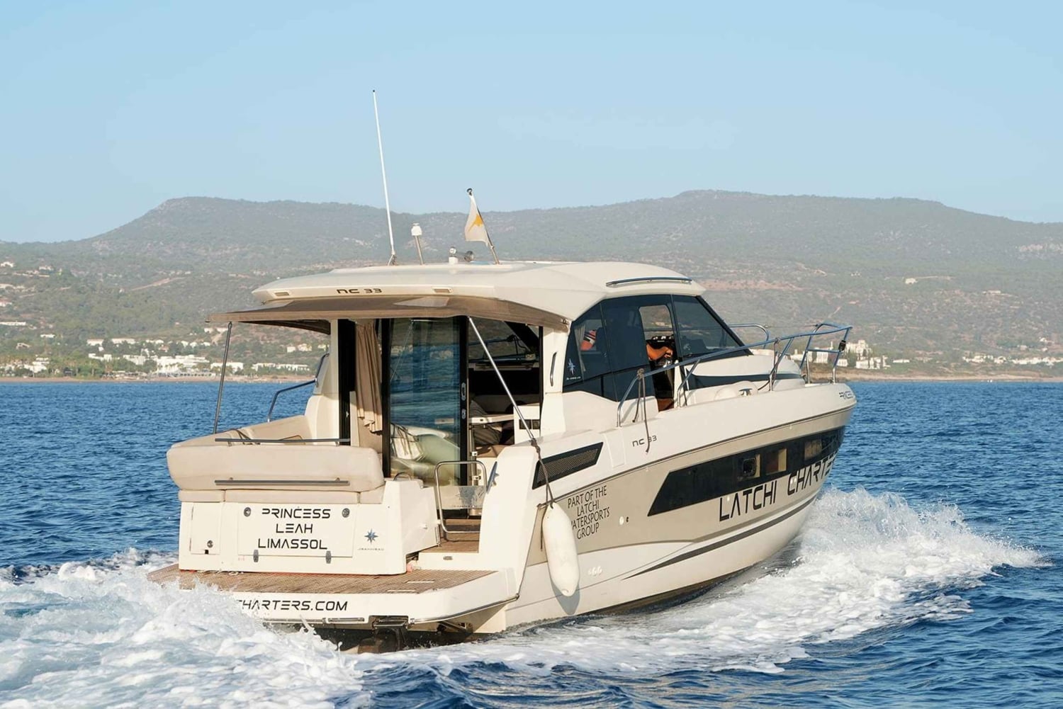 Jeanneau NC33 - Noleggio yacht di lusso per la Laguna Blu