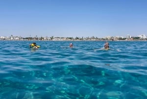 Larnaca: Cruzeiro pela baía em um barco com fundo de vidro e mergulho com snorkel