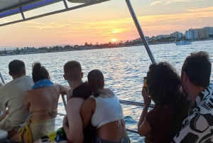 Baie de Larnaca : Croisière au coucher du soleil avec une coupe de champagne