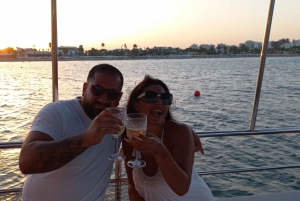 Baai van Larnaca: Cruise bij zonsondergang met een glas champagne