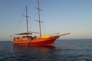 Larnaca: Private Champagne Sunset Cruise up to 40 people