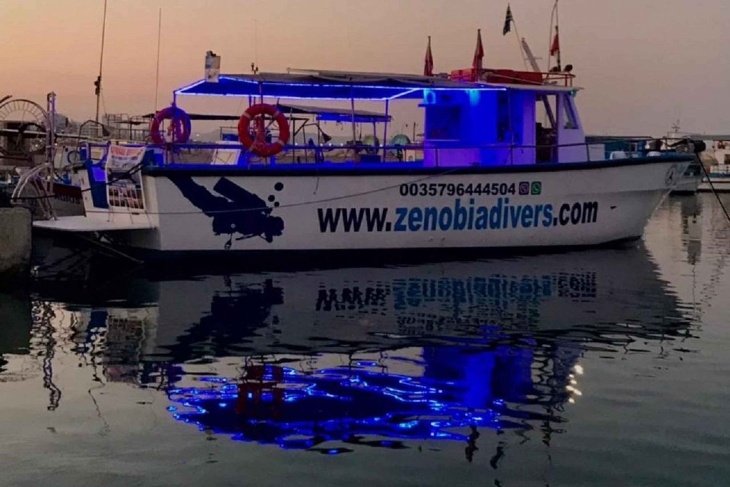 Larnaca: Crociera privata relax - Yacht di lusso Deep Blue