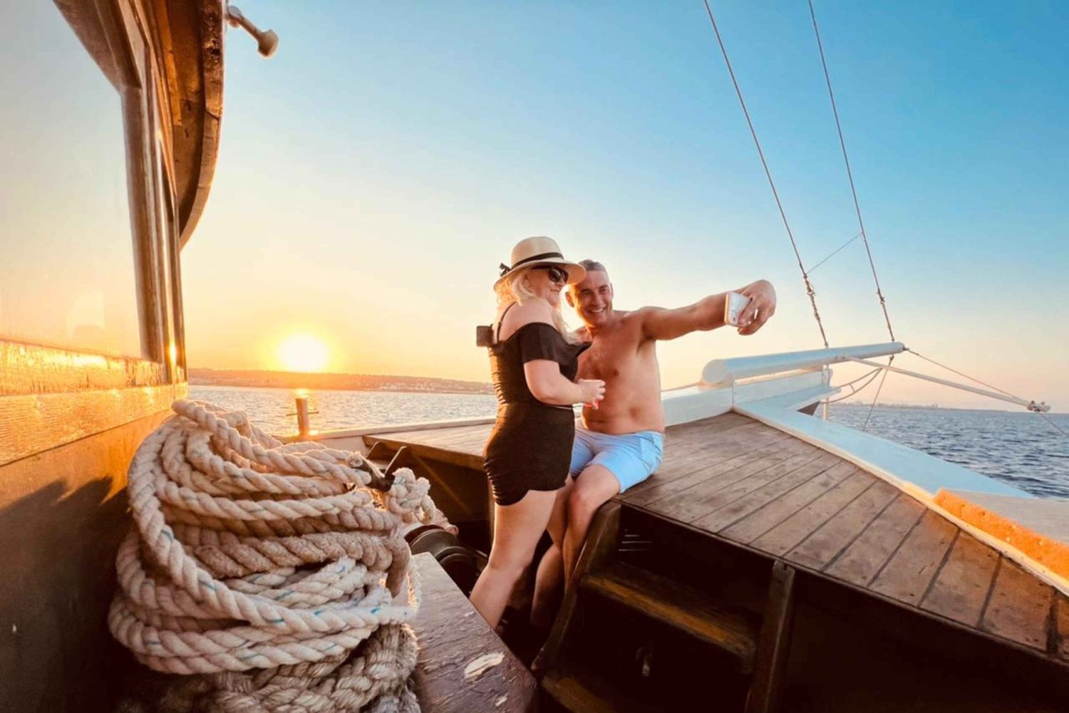 Larnaca : croisière au coucher du soleil avec vin et bières à volonté
