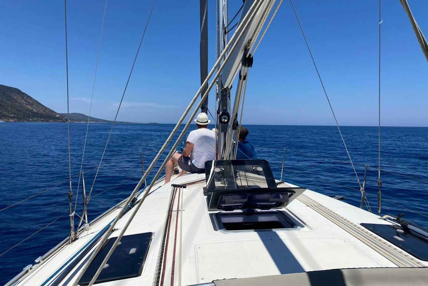 Latchi: charter privato su yacht Bavaria di 37 piedi