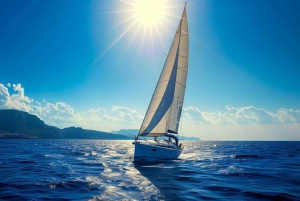 Latchi: Privat seiltur på 37-fots Bavaria-yacht