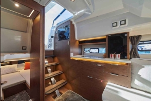 ラッチラッチオアシスのプライベートヨットチャーター