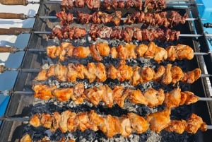 Latsi: Laguunin veneretket perinteisen grillauksen kera.