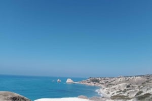 Les rochers d'Aphrodite de Limassol et la ville ancienne de Kourion.