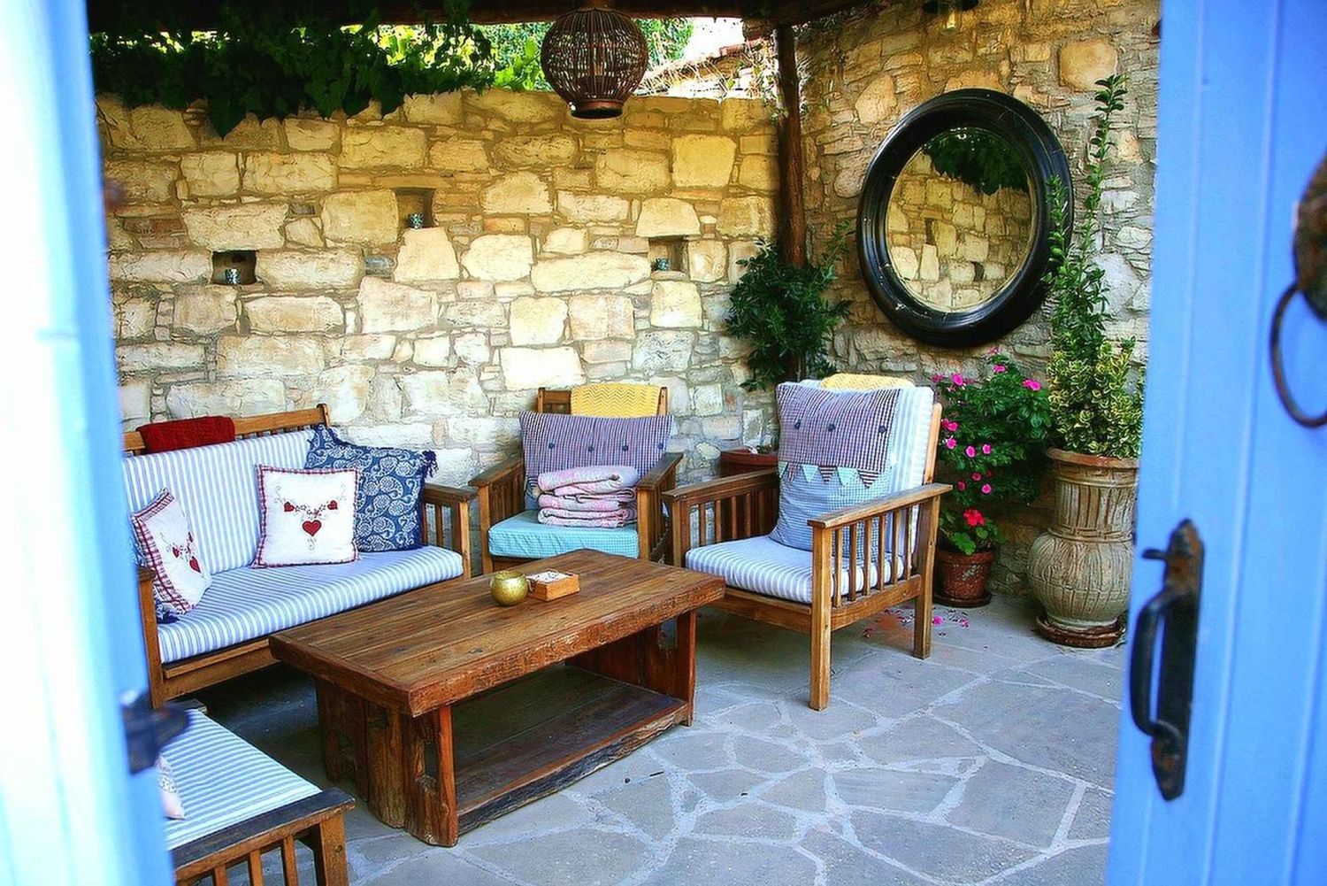 リマソール：トロodos村とワイナリーへの岸辺ツアー