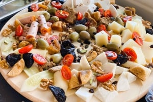 Limassol: Cruzeiro de Catamarã ao pôr do sol com snacks e bebidas