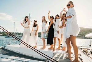 Limassol: Cruzeiro de Catamarã ao pôr do sol com snacks e bebidas