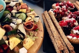 Limassol: Cruzeiro de Catamarã ao pôr do sol com snacks e bebidas