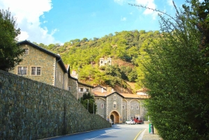 Limassol: Troodos, klasztor Kykkos, Omodos i wycieczka do winnicy