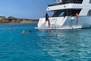 Paphos/Akamas: Blue Lagoon Bus & Boat Tour with water slide