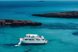 Paphos: pomeriggio in barca alla Laguna Blu con nuotata, BBQ e vino