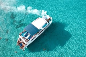 Paphos: pomeriggio in barca alla Laguna Blu con nuotata, BBQ e vino