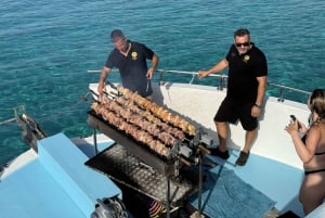 Paphos: pomeriggio in barca alla Laguna Blu con nuotata, BBQ e vino