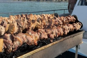 Paphos: pomeriggio in barca alla Laguna Blu con nuotata, BBQ e vino