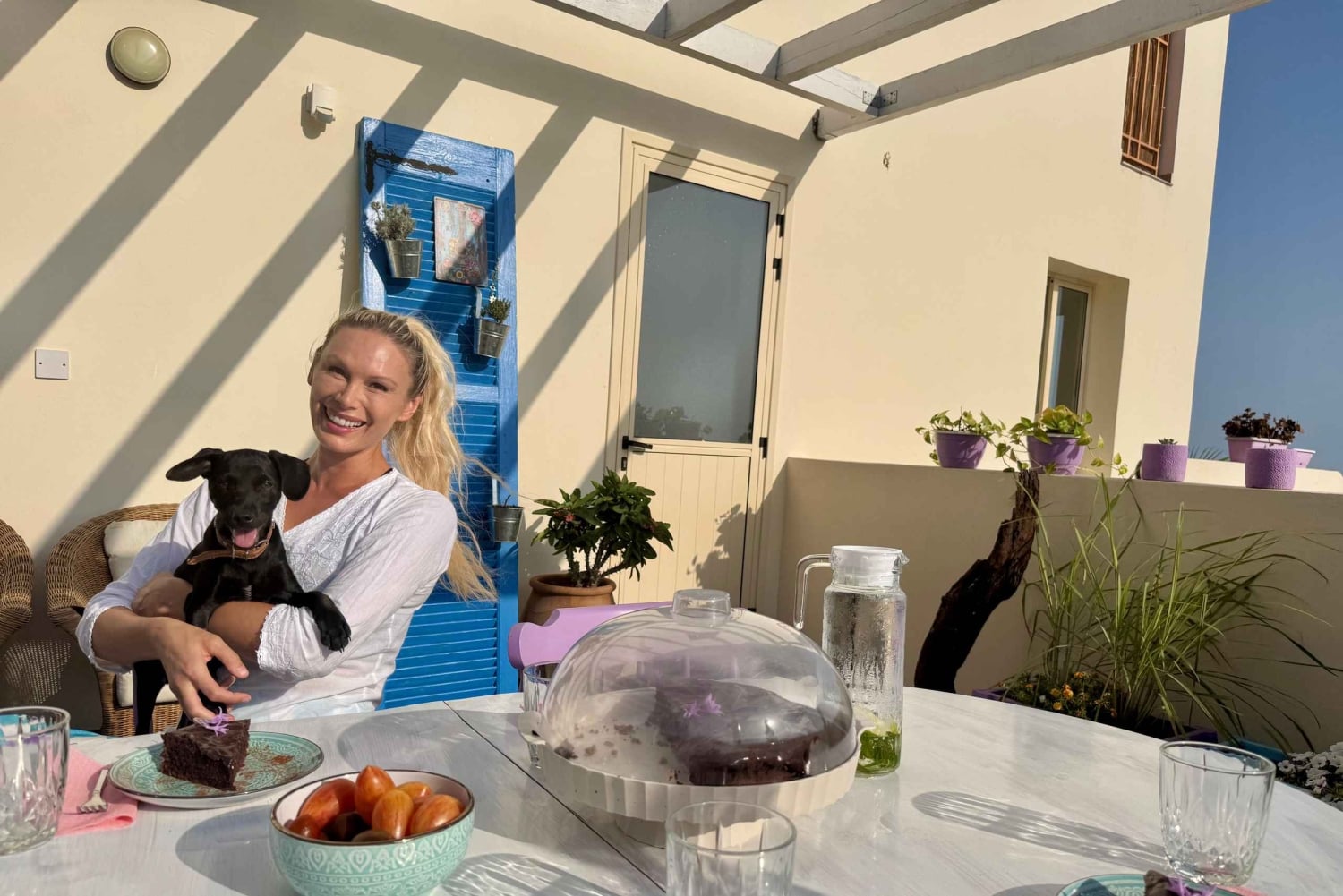 Paphos/Peyia: Kaffee, Kuchen und Kuscheln mit geretteten Welpen