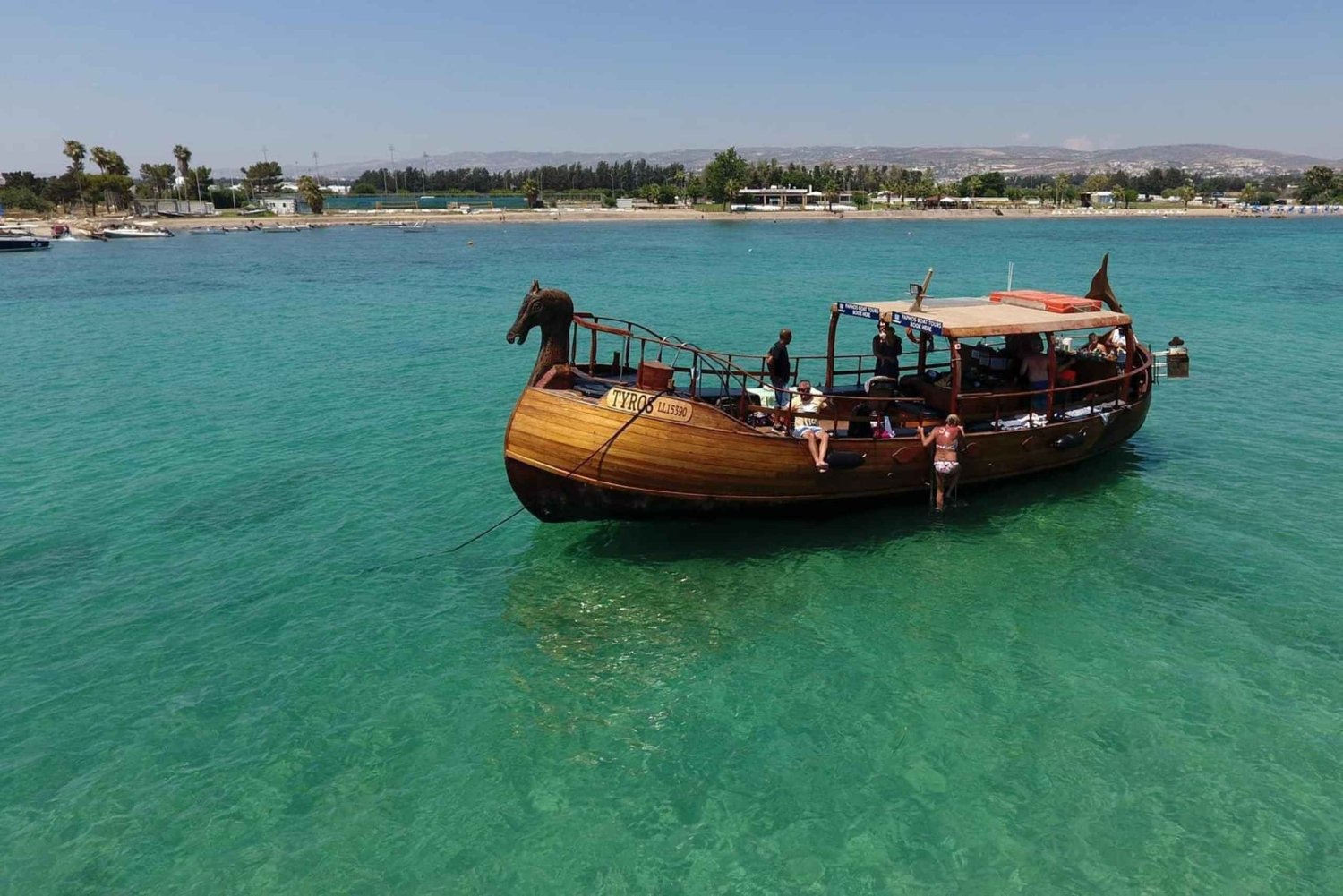 Paphos: Privat båtcharter med valfri BBQ och öppen bar