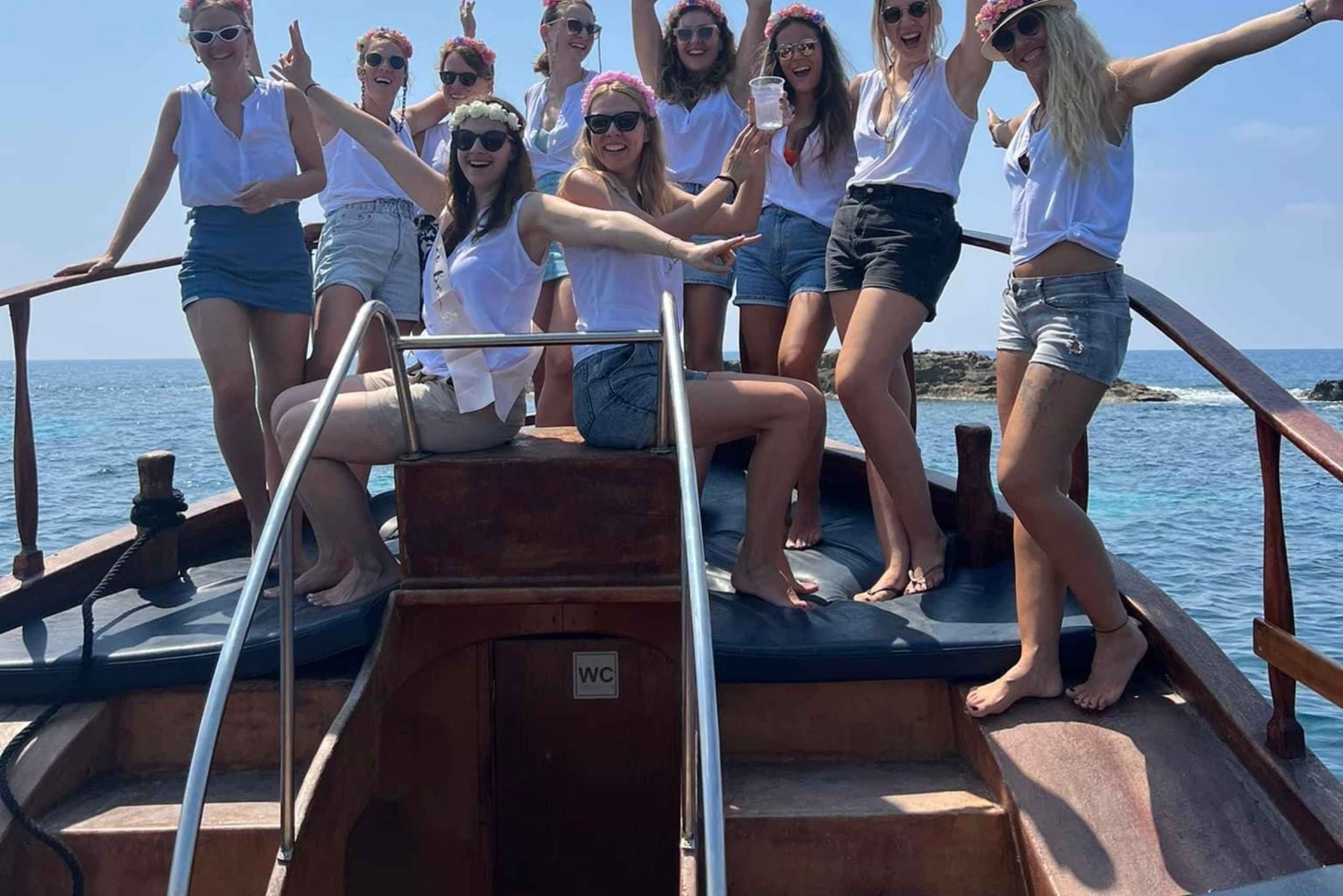 Paphos: noleggio barca privata con barbecue opzionale e open bar