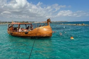 Paphos: Privat bådcharter med valgfri BBQ og åben bar