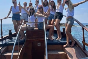 Paphos: Privat bådcharter med valgfri BBQ og åben bar