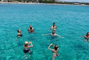 Paphos: Privat bådcharter med valgfri BBQ og åben bar