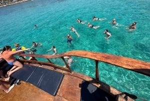 Paphos: Privat bådcharter med valgfri BBQ og åben bar