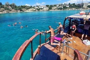 Paphos: Privat bådcharter med valgfri BBQ og åben bar
