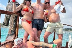 Paphos: noleggio barca privata con barbecue opzionale e open bar