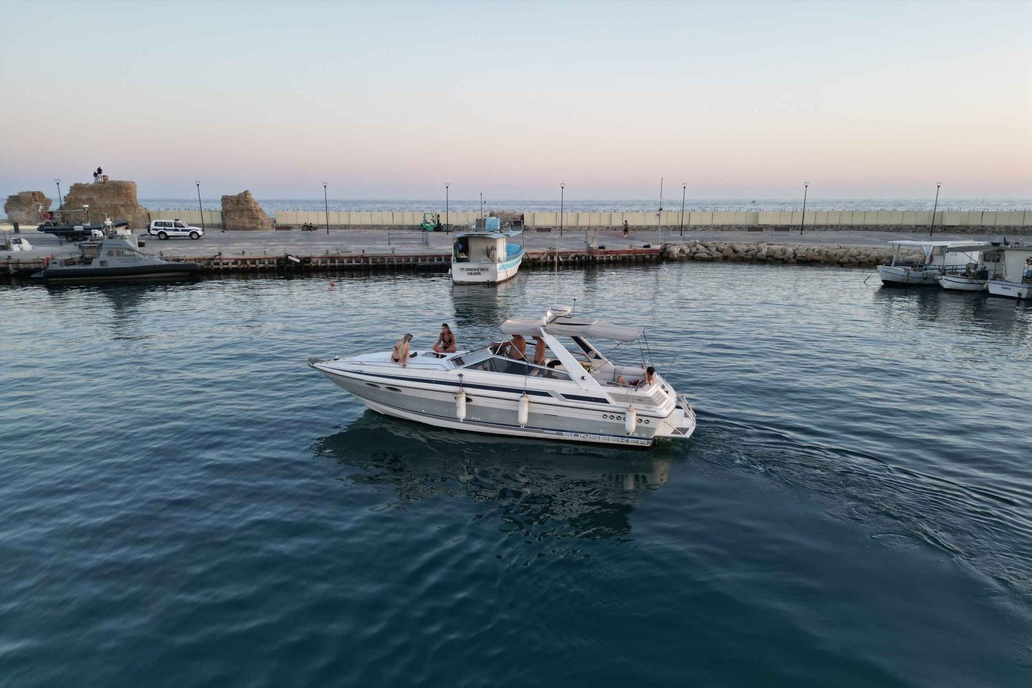 Paphos: noleggio yacht privato con capitano e bevande