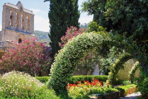 Paphos: Tour Kyrenia - St. Hilarion and Bellapais Abbey