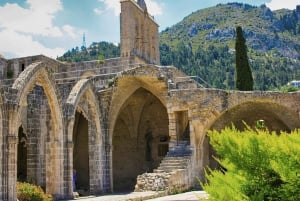 Paphos: Tour Kyrenia - St. Hilarion and Bellapais Abbey