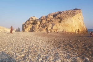 Paphos - Troodosgebergte door dorpjes en bossen.