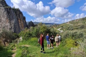 Paphos - Troodos-Gebirge durch Dörfer und Wälder.