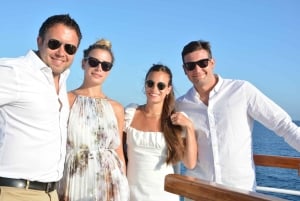 Пафос: фейерверк с танцором волн, ужин «шведский стол» и круиз с шоу