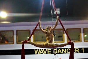 Пафос: фейерверк с танцором волн, ужин «шведский стол» и круиз с шоу