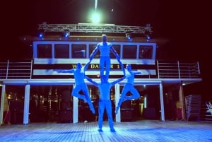 Пафос: фейерверк с танцором волн, ужин «шведский стол» и круиз с шоу