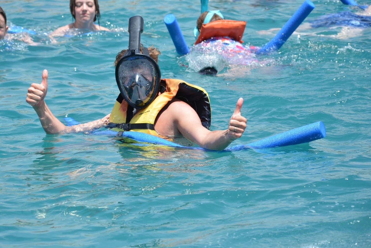 Pafos: Halvdags kryssning med Wave Dancer med BBQ och öppen bar