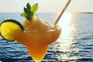 Paphos: Wave Dancer-solnedgangscruise med grilling og svømming