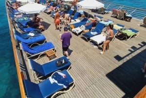 Paphos: Wave Dancer-solnedgangscruise med grilling og svømming