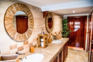 Paphos: Wave Dancer-solnedgangscruise med grilling og svømming