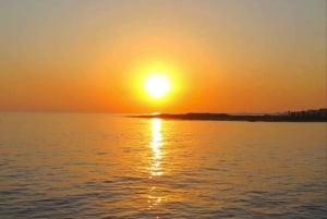 Paphos: Wave Dancer-solnedgangscruise med grilling og svømming