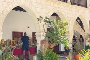 パフォス：ワインとハルーミチーズのテイスティングツアー（送迎付き）