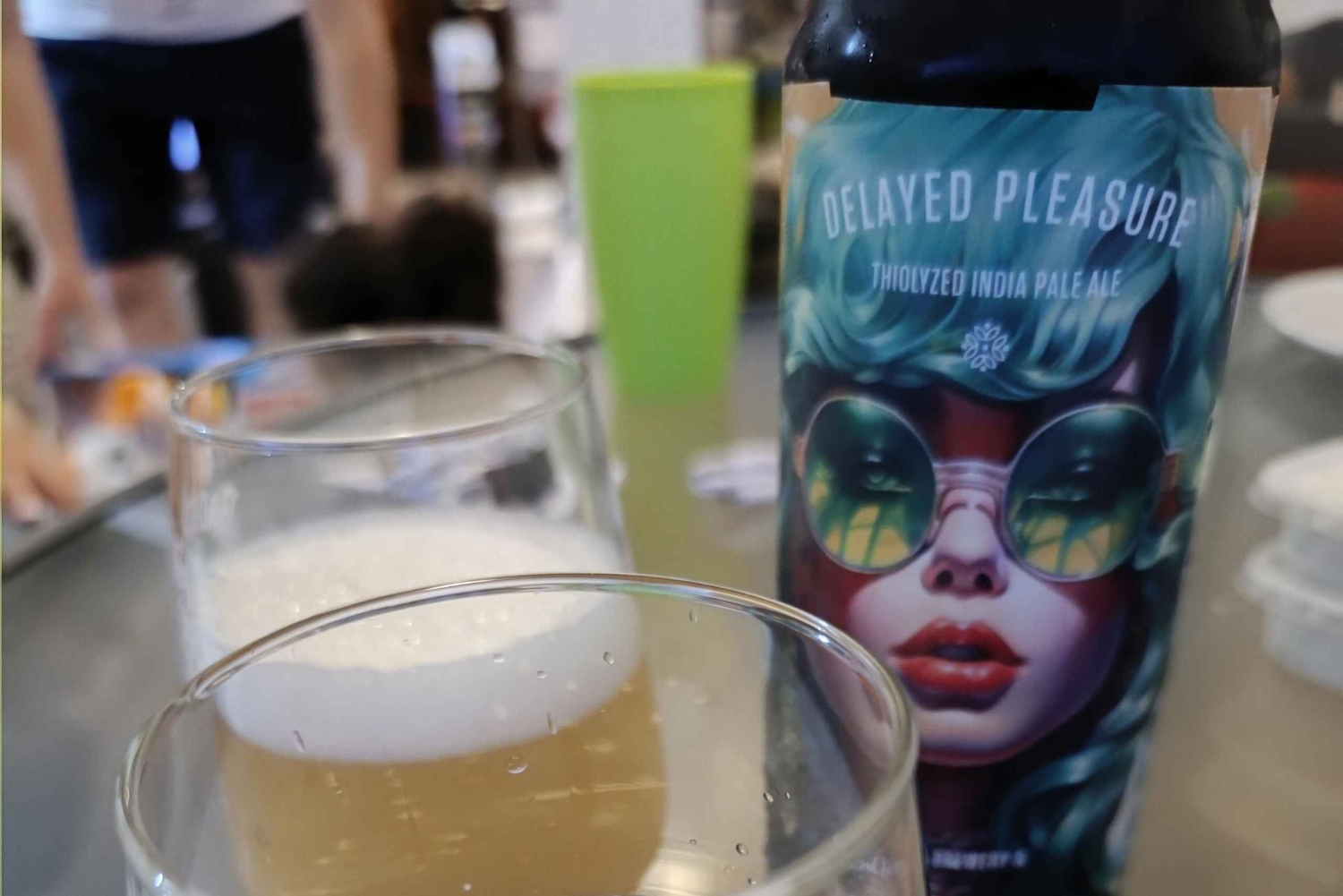 Cata privada de cerveza artesanal local en el centro de Lárnaca