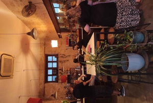 Cata privada de cerveza artesanal local en el centro de Lárnaca