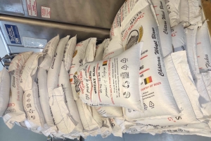 Cata privada de cerveza artesanal local en el centro de Lárnaca