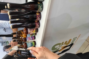 Cata privada de cerveza artesanal local en el centro de Lárnaca